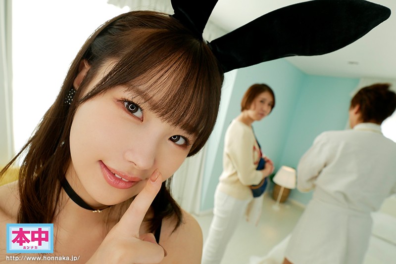 松本いちか - 至近距離に彼女がいるのに耳元でコソコソ口説いてくるささやき誘惑中出し 松本いちか